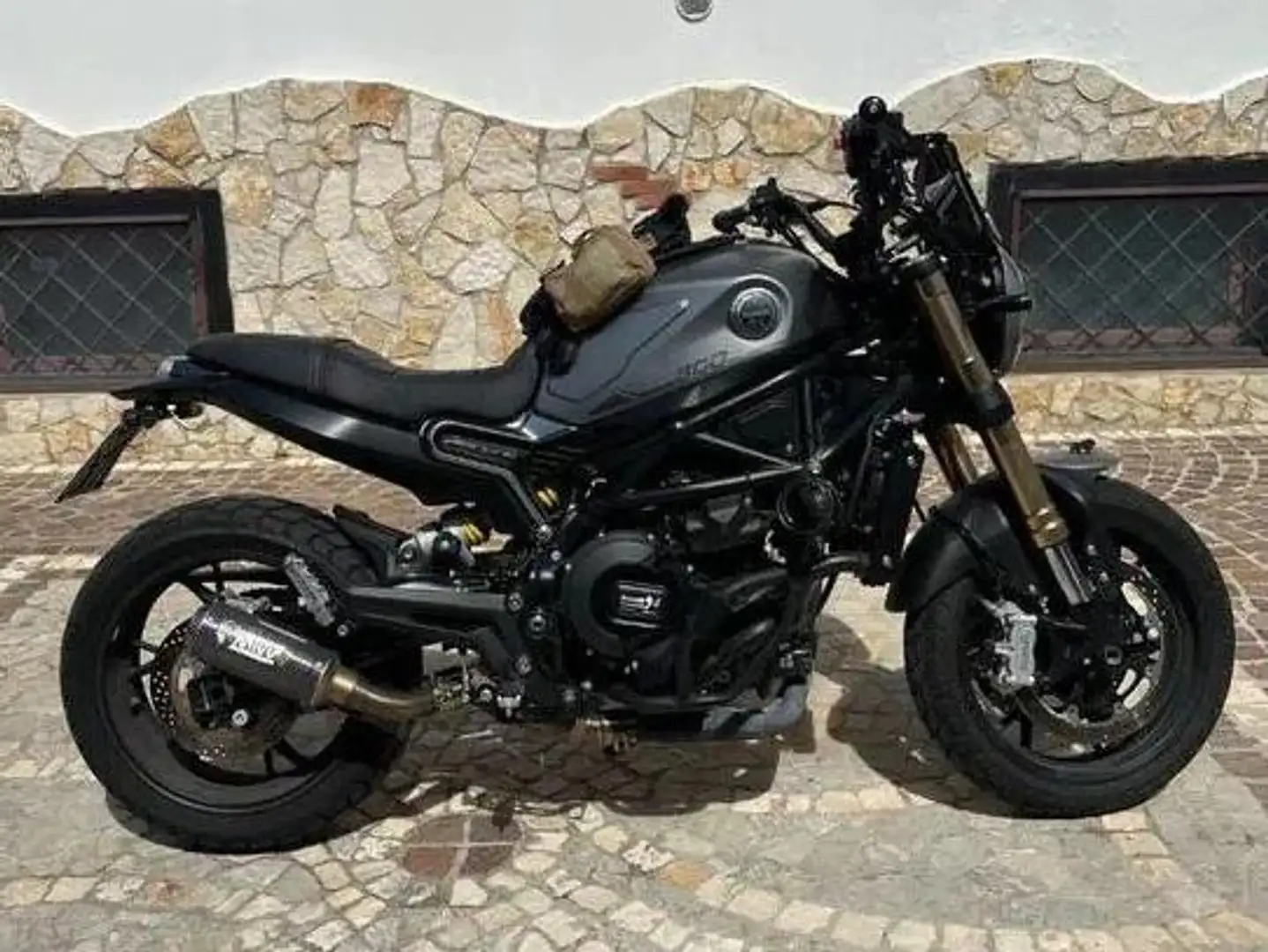 Benelli Leoncino 800 Šedá - 1