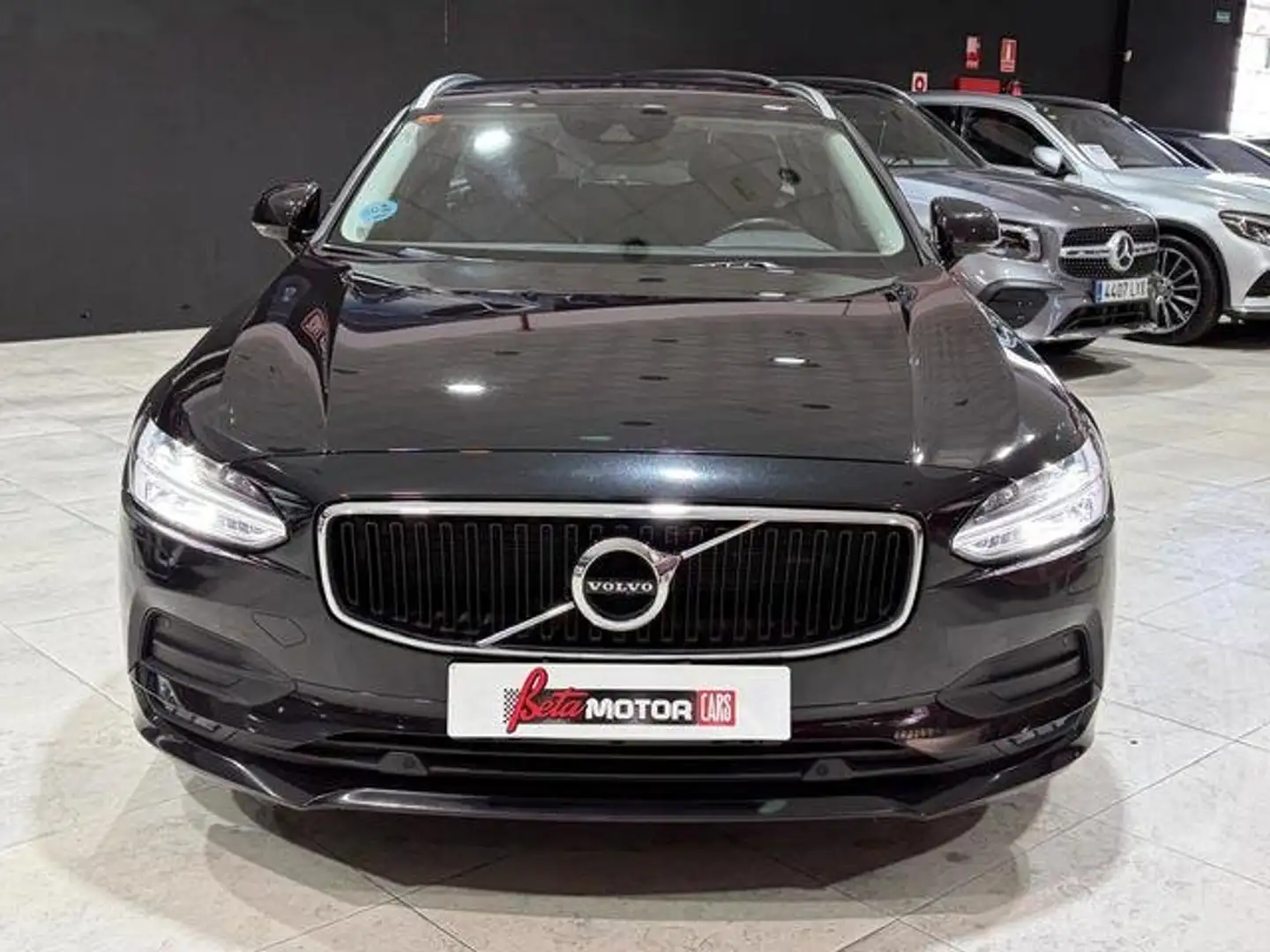 Volvo V90 D4 Momentum Pro Aut. Negro - 2