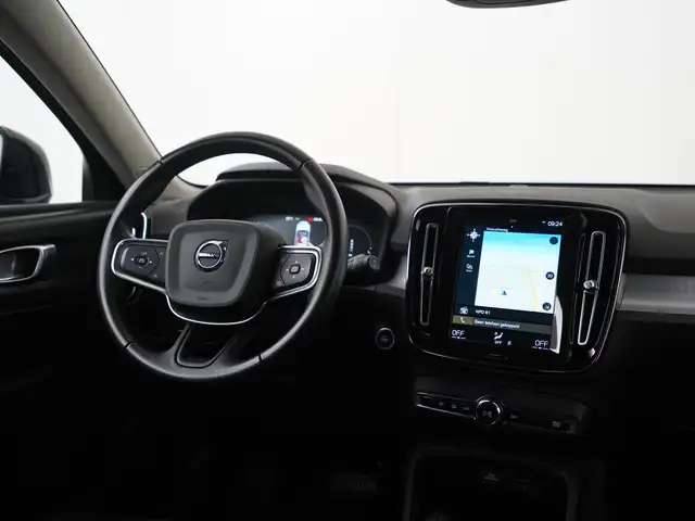 Volvo XC40 view 7