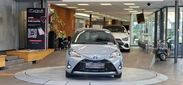 Toyota Yaris view 2