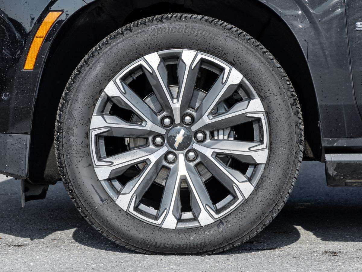2025 Chevrolet Suburban 4WD 4dr High Country — снимка 1