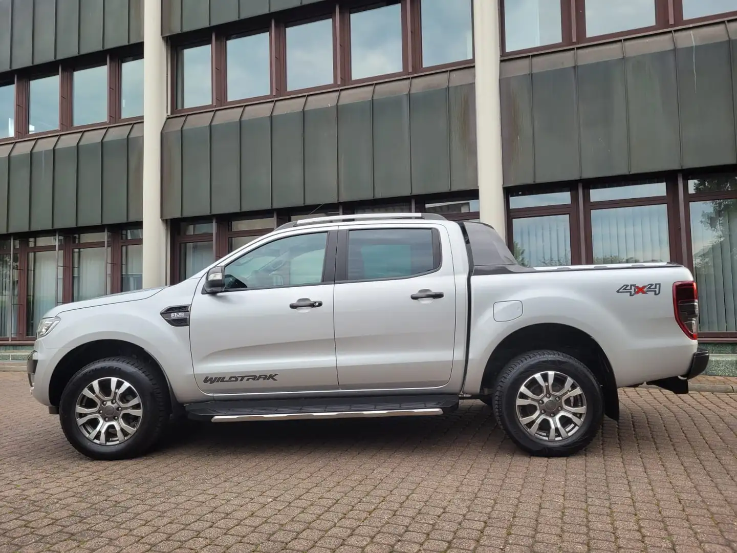 Ford Ranger Wildtrak Doppelkabine 4x4 Standheizung-Laderaumabd Argent - 1