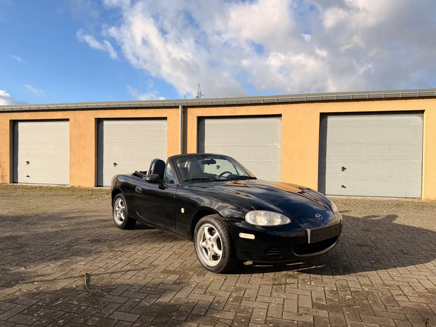 Mazda MX-5 MX-5 1.6i 16v Zwart - 1