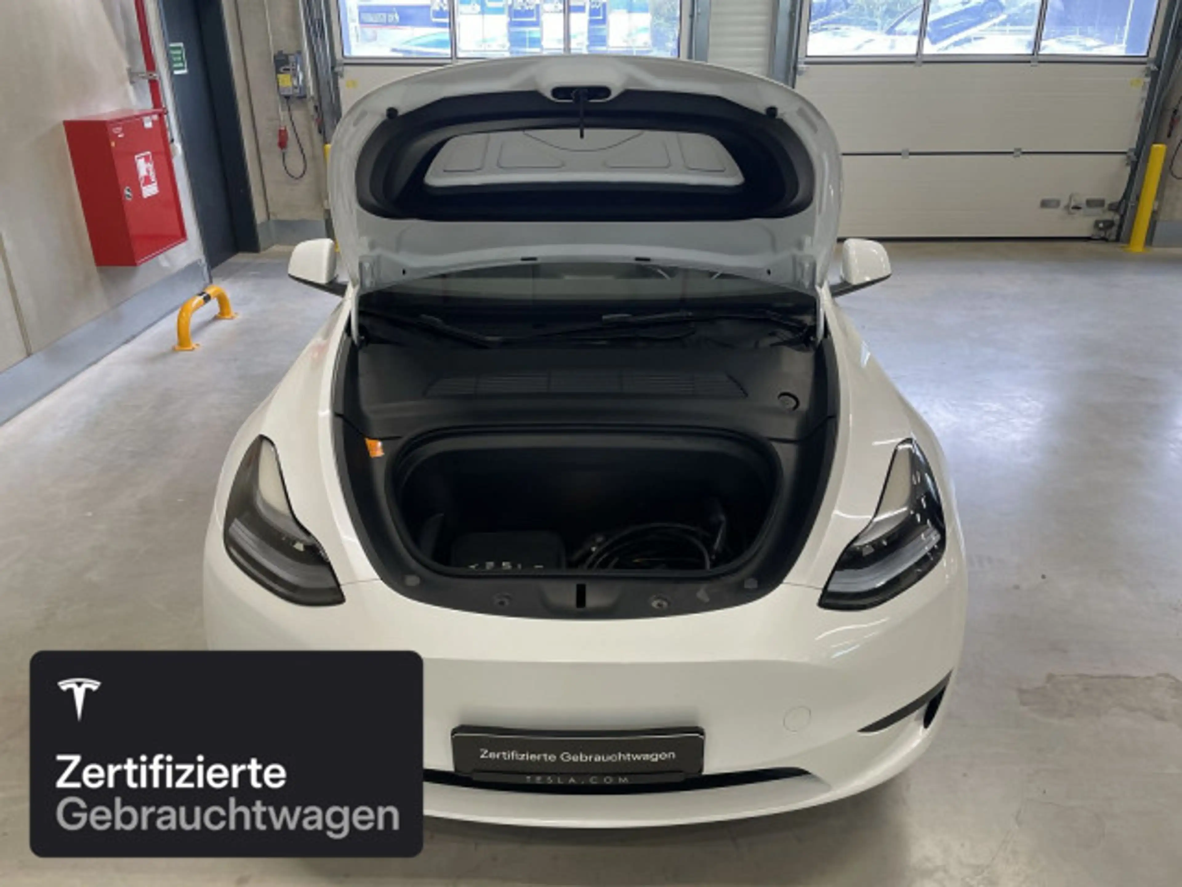 Tesla Model Y Rear-Wheel Drive — photo 8