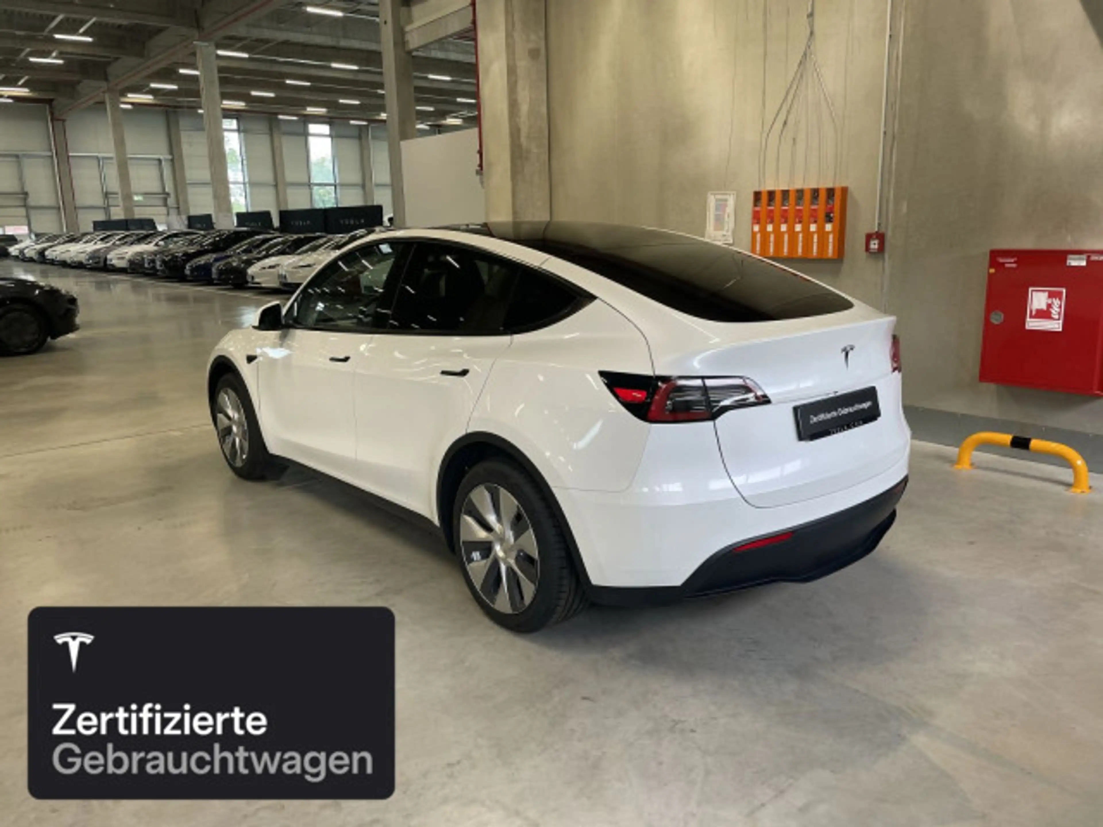 Tesla Model Y Rear-Wheel Drive — photo 5