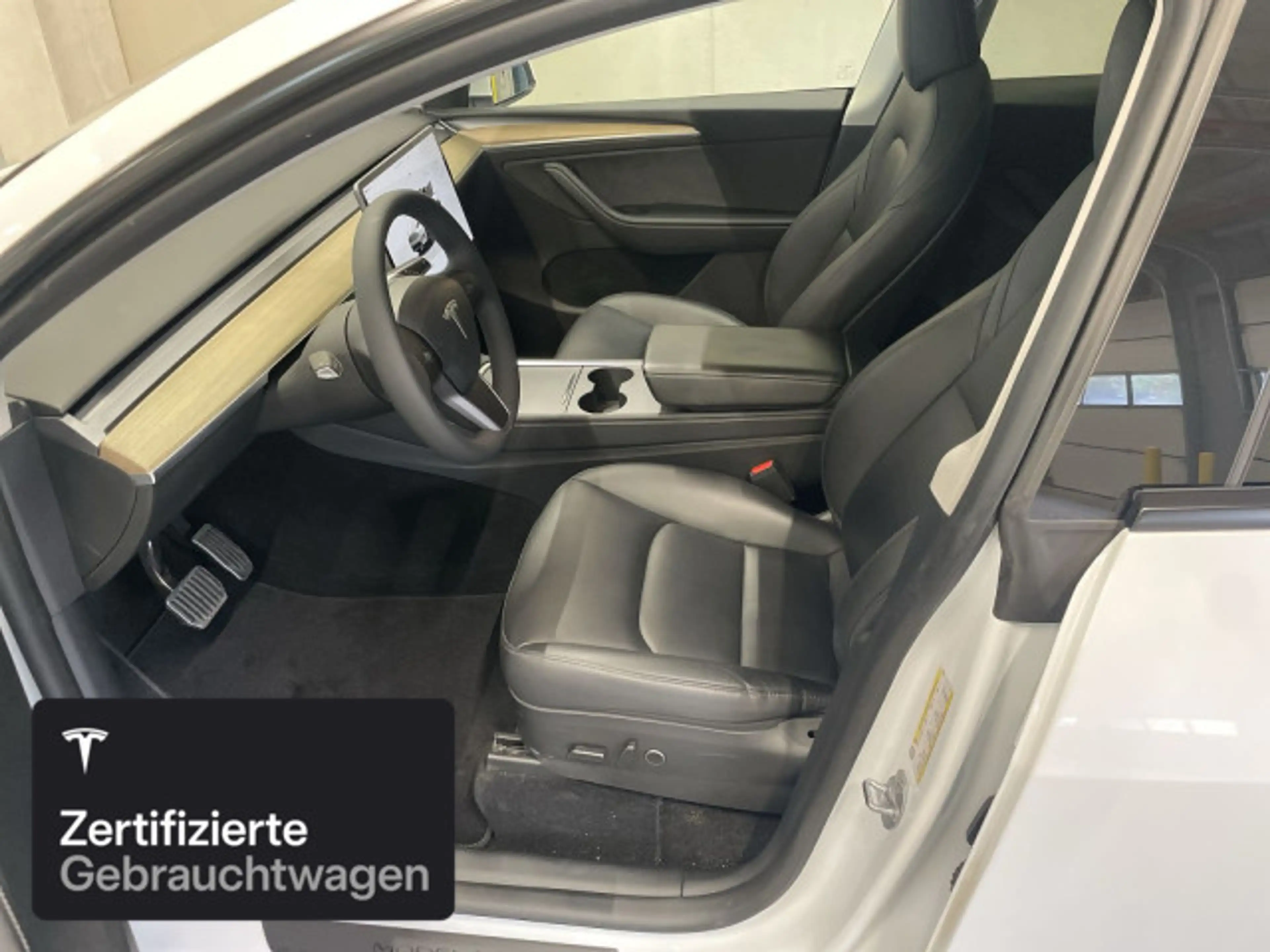Tesla Model Y Rear-Wheel Drive — photo 10