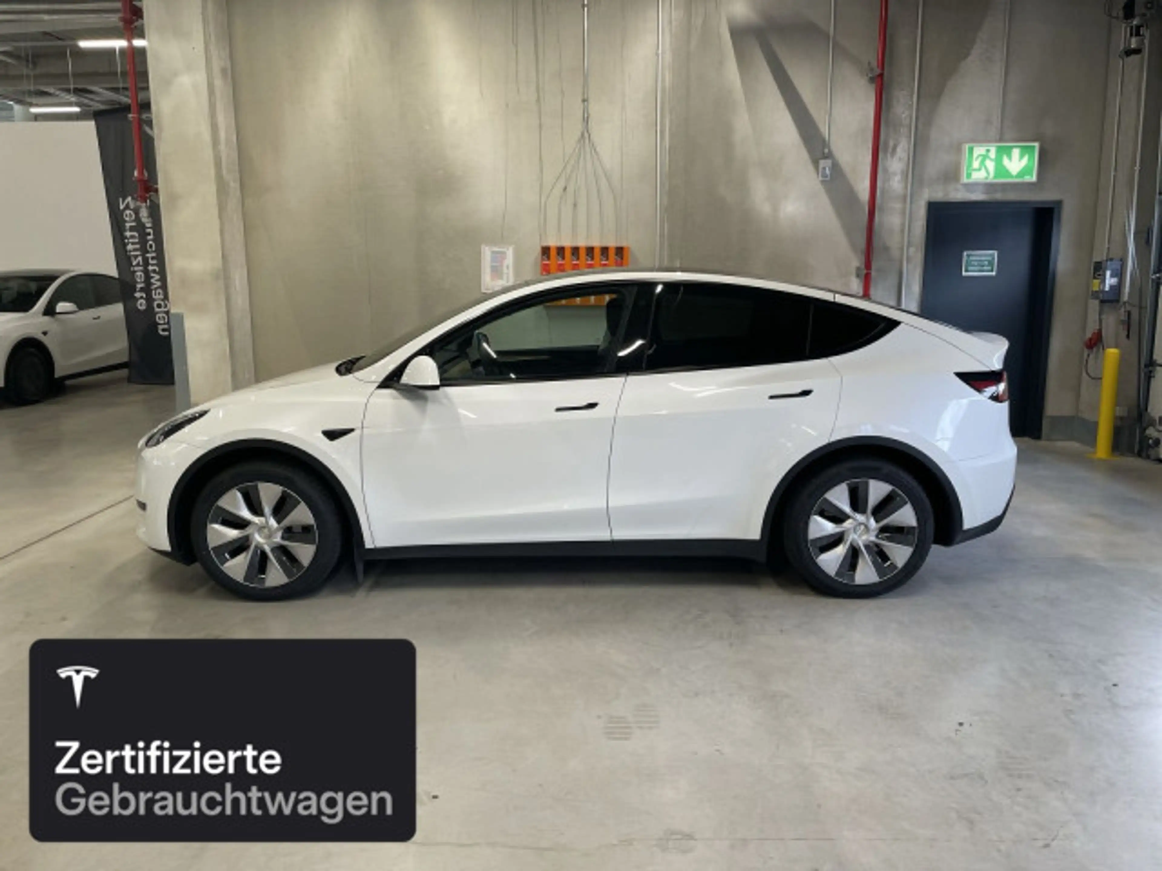 Tesla Model Y Rear-Wheel Drive — photo 4