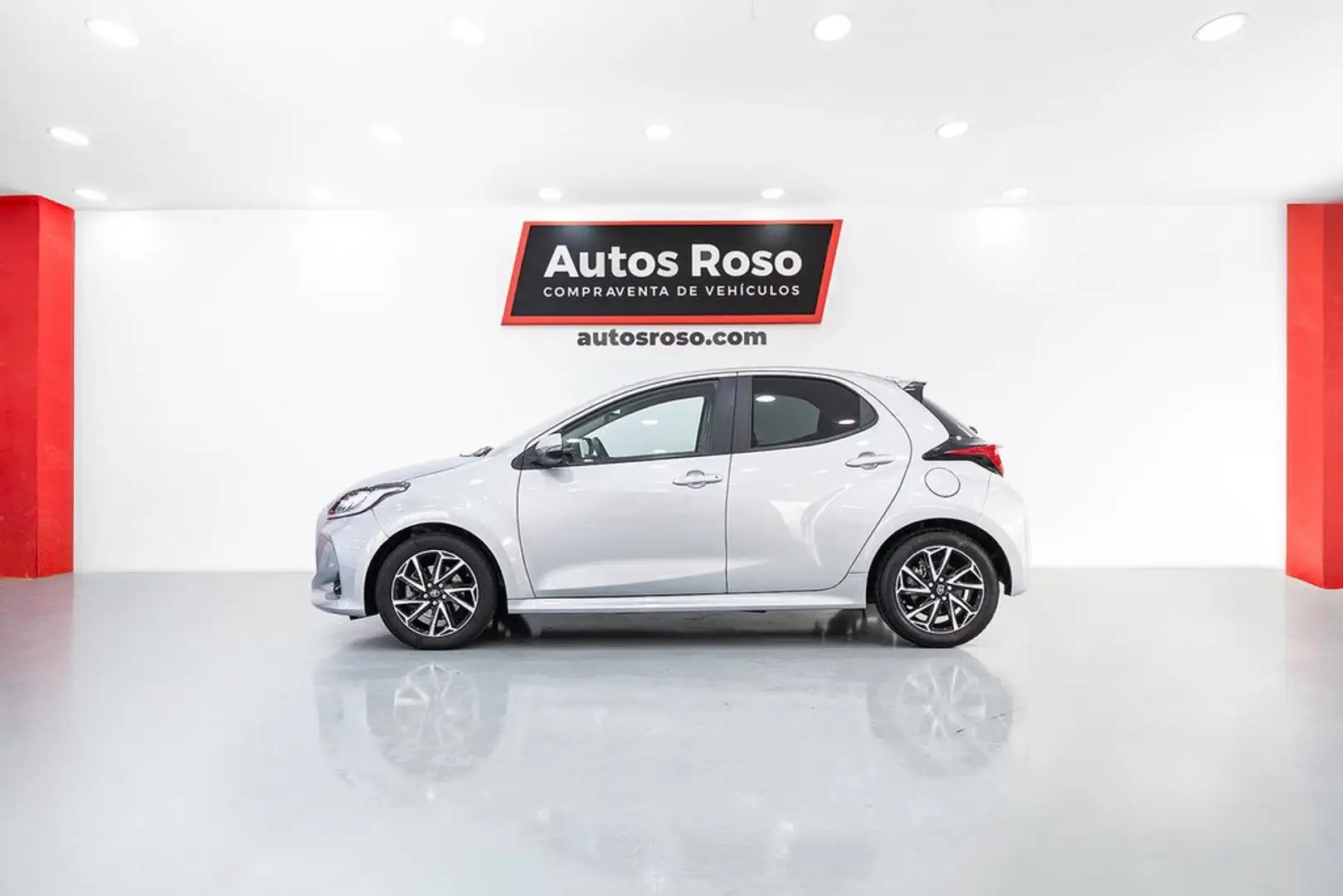 Toyota Yaris 120H 1.5 Style Gris - 2