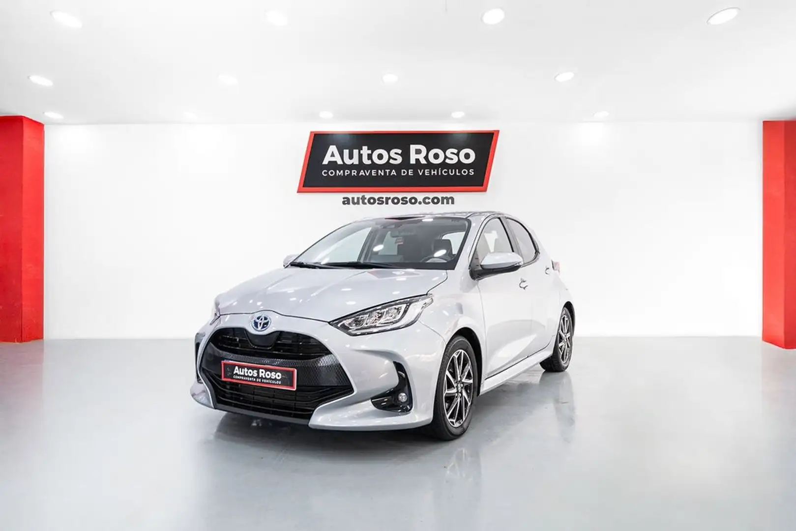 Toyota Yaris 120H 1.5 Style Gris - 1