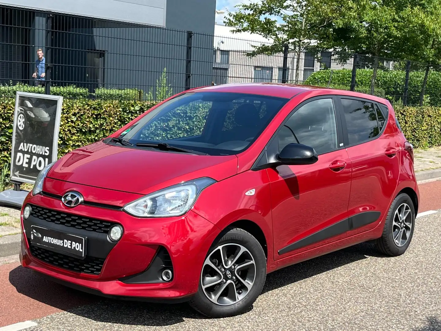 Hyundai i10 1.2i Passion Cruise-control Airco Rojo - 1