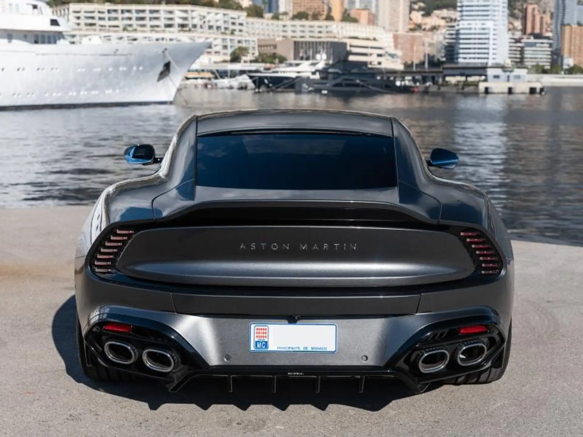 애스턴마틴 뱅퀴시 Coupe 2025 블랙 사진 5