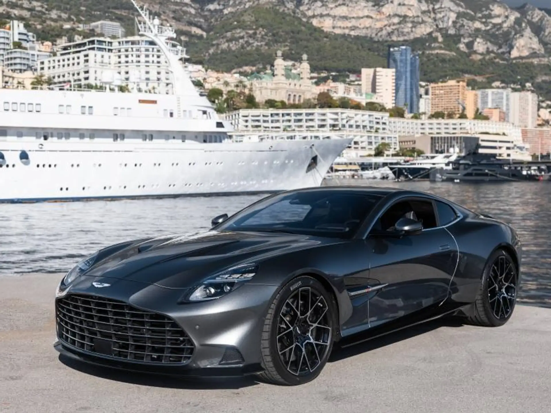 애스턴마틴 뱅퀴시 Coupe 2025 블랙 사진 1