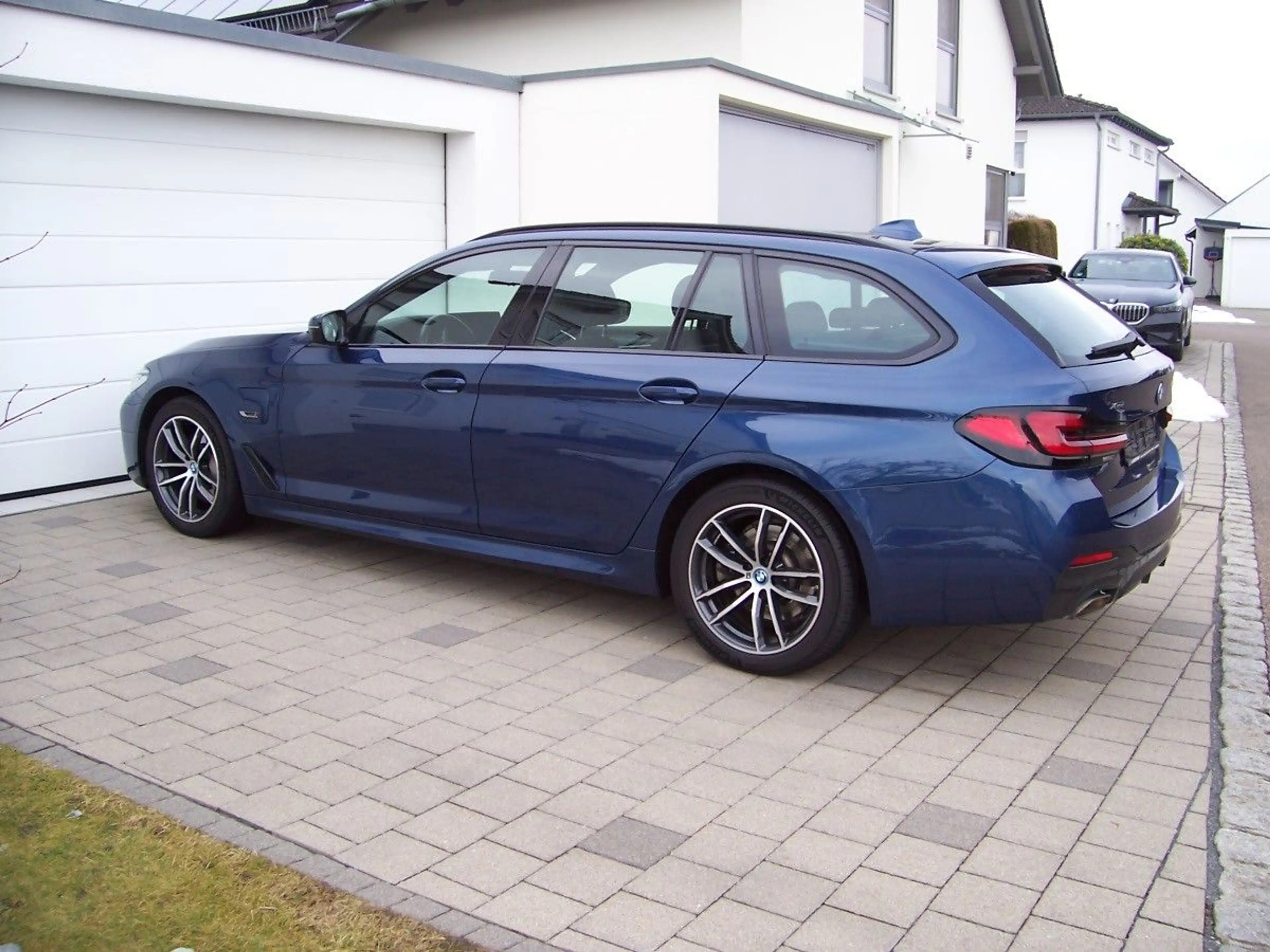 BMW 530 e xDrive M Sportpaket Head/ACC/Cam/AHK/Laser — photo 2