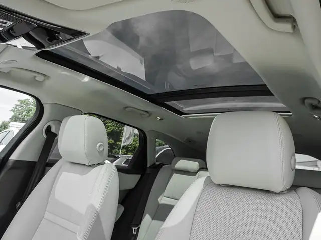 Land Rover Range Rover Velar view 8