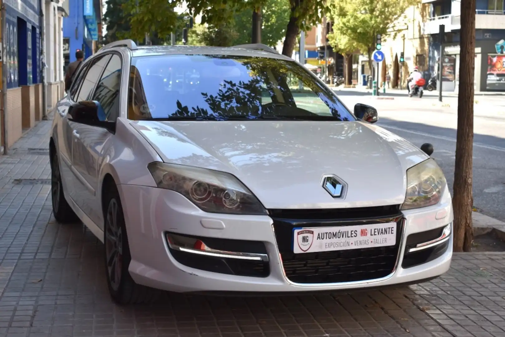 Renault Laguna G.Tour 2.0dCi En. GT 4Control 150 Blanco - 2