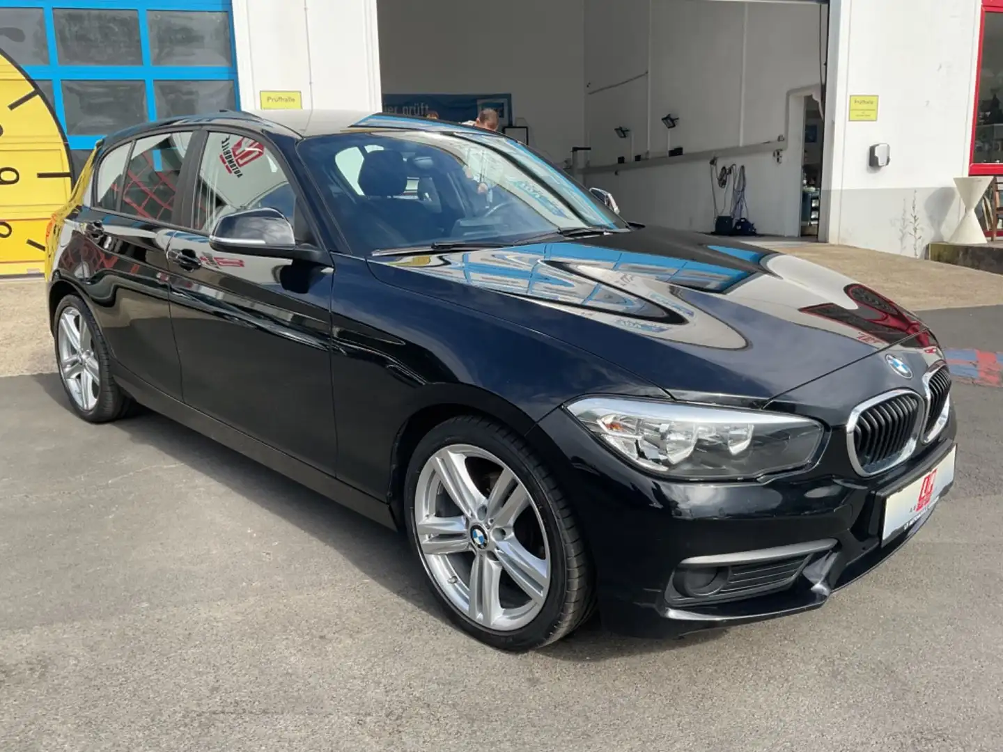 BMW 118 i Klimaautomatik Sitzheizung Bluetooth PDC Schwarz - 2