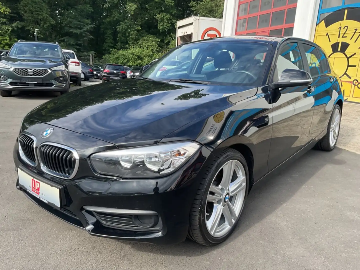 BMW 118 i Klimaautomatik Sitzheizung Bluetooth PDC Schwarz - 1