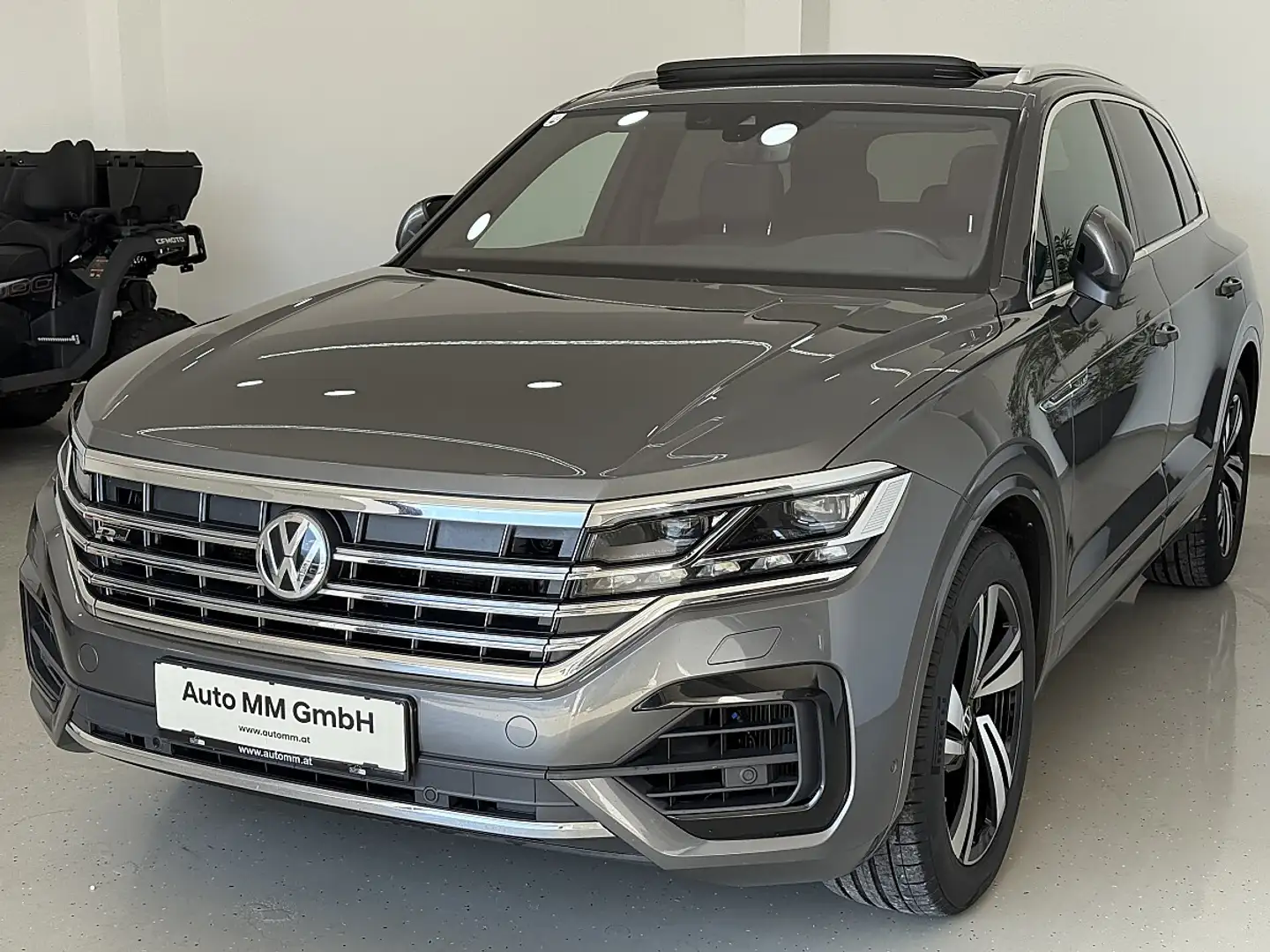 Volkswagen Touareg 4Motion V6 TDI SCR R-Line Aut. Panorama AHK Grau - 2