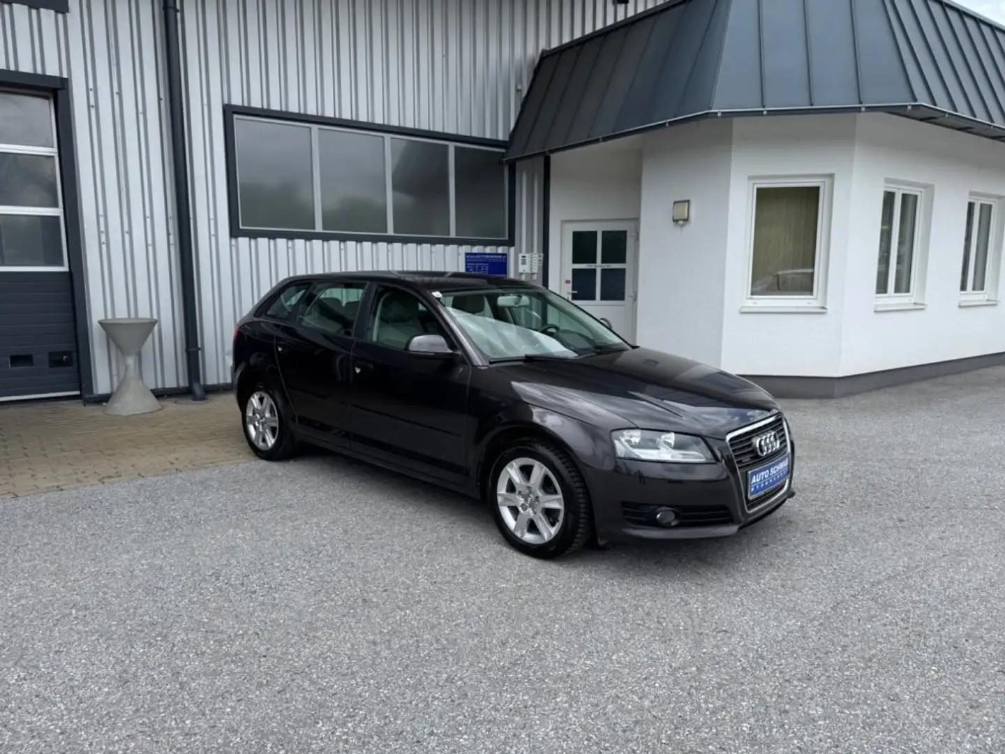 Audi A3 Sportback 2.0 TDI quattro Attrac. Grau - 1