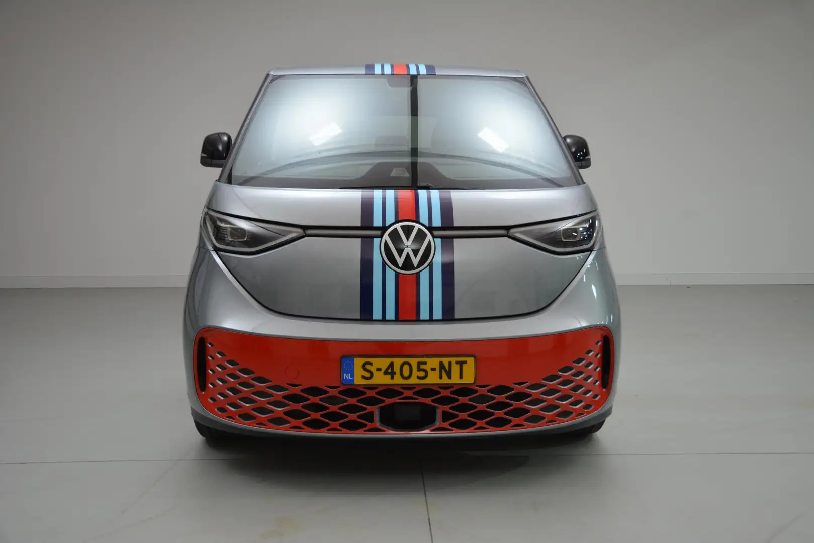 Volkswagen ID. Buzz 1st 77kWh 204 PK | Automaat | Navigatie | LED Matr Grijs - 2