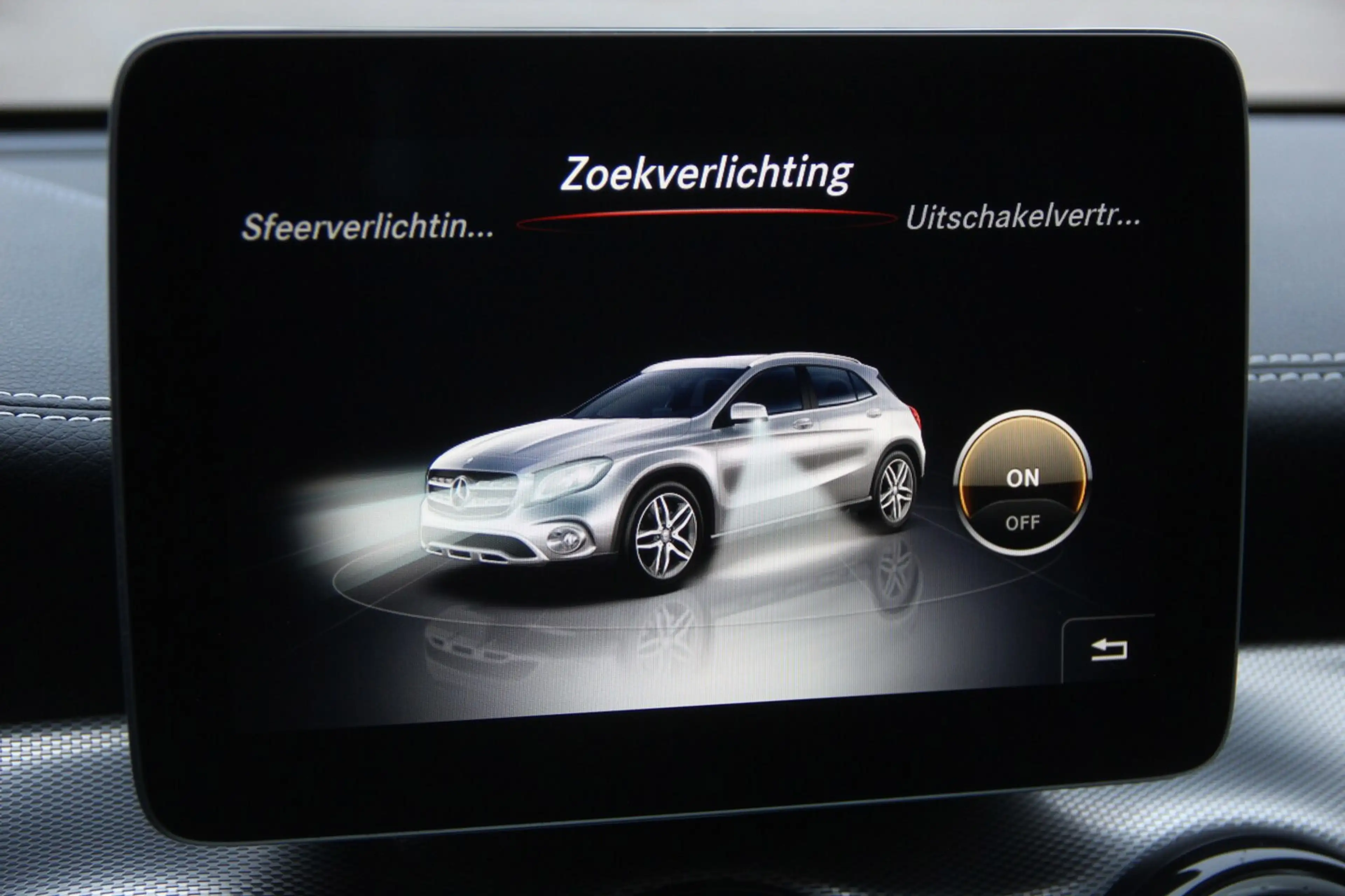 Mercedes-Benz GLA 220 4MATIC AMG Line | Navi | Dodehoekassist | LED | El — photo 14