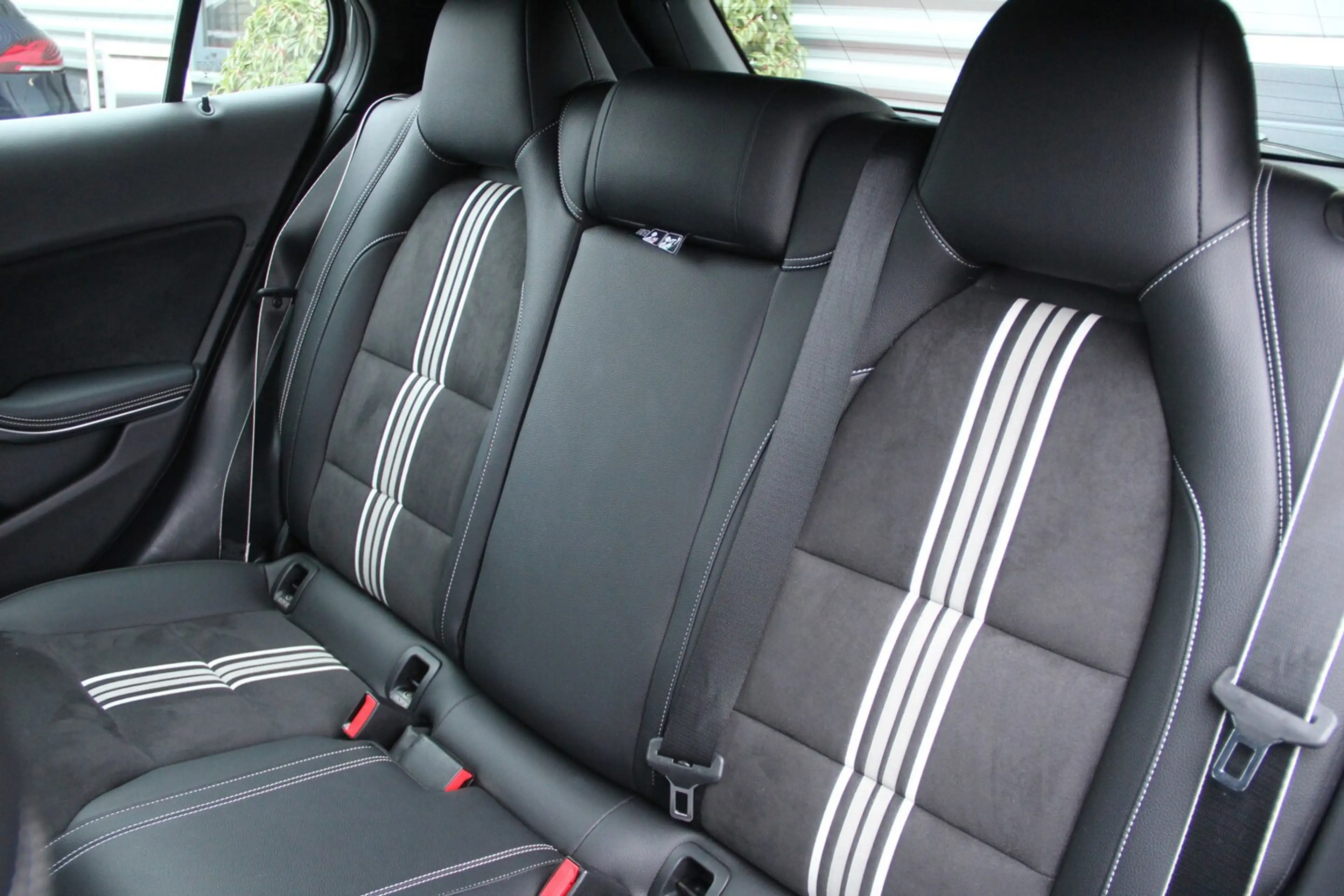 Mercedes-Benz GLA 220 4MATIC AMG Line | Navi | Dodehoekassist | LED | El — photo 22