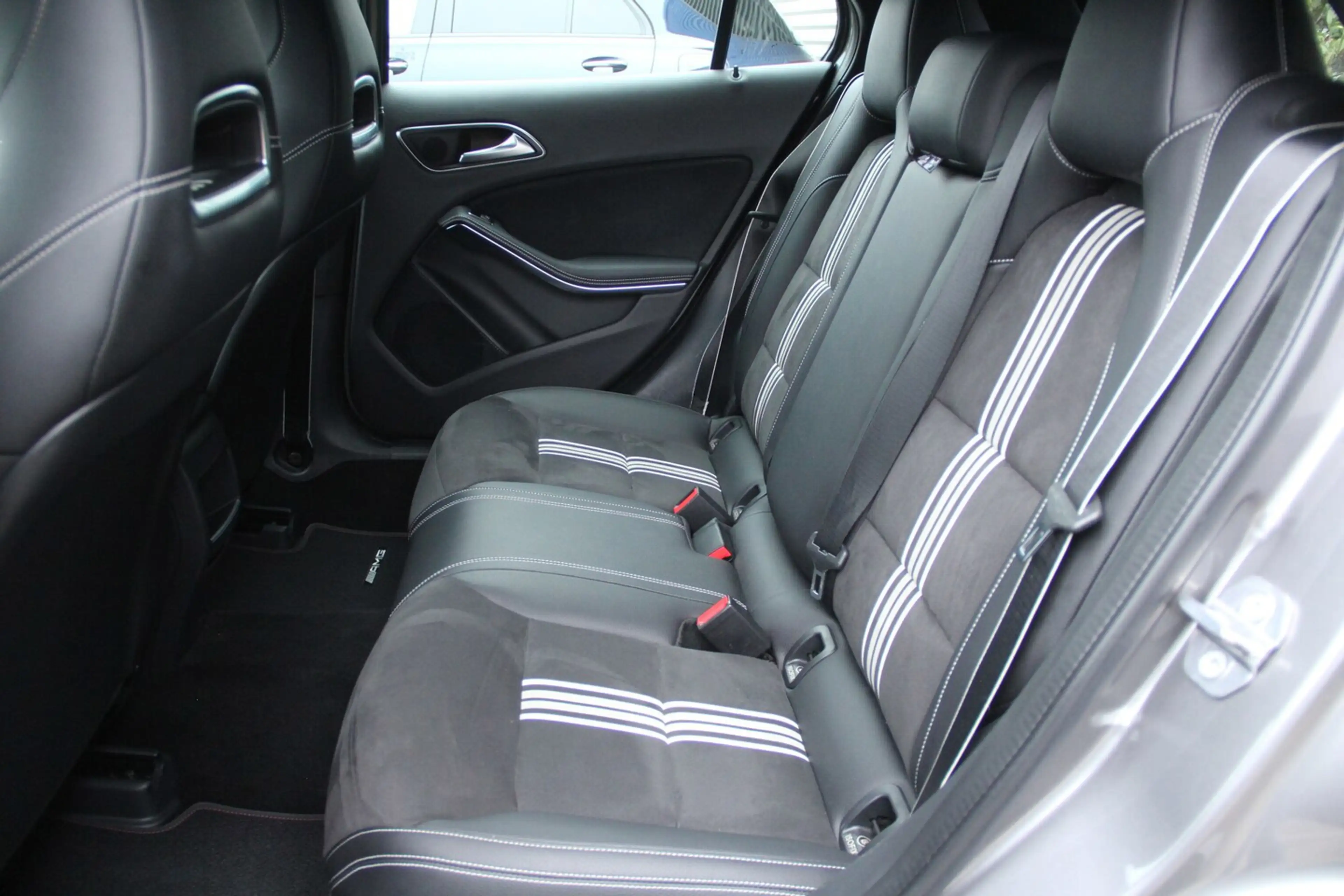 Mercedes-Benz GLA 220 4MATIC AMG Line | Navi | Dodehoekassist | LED | El — photo 21