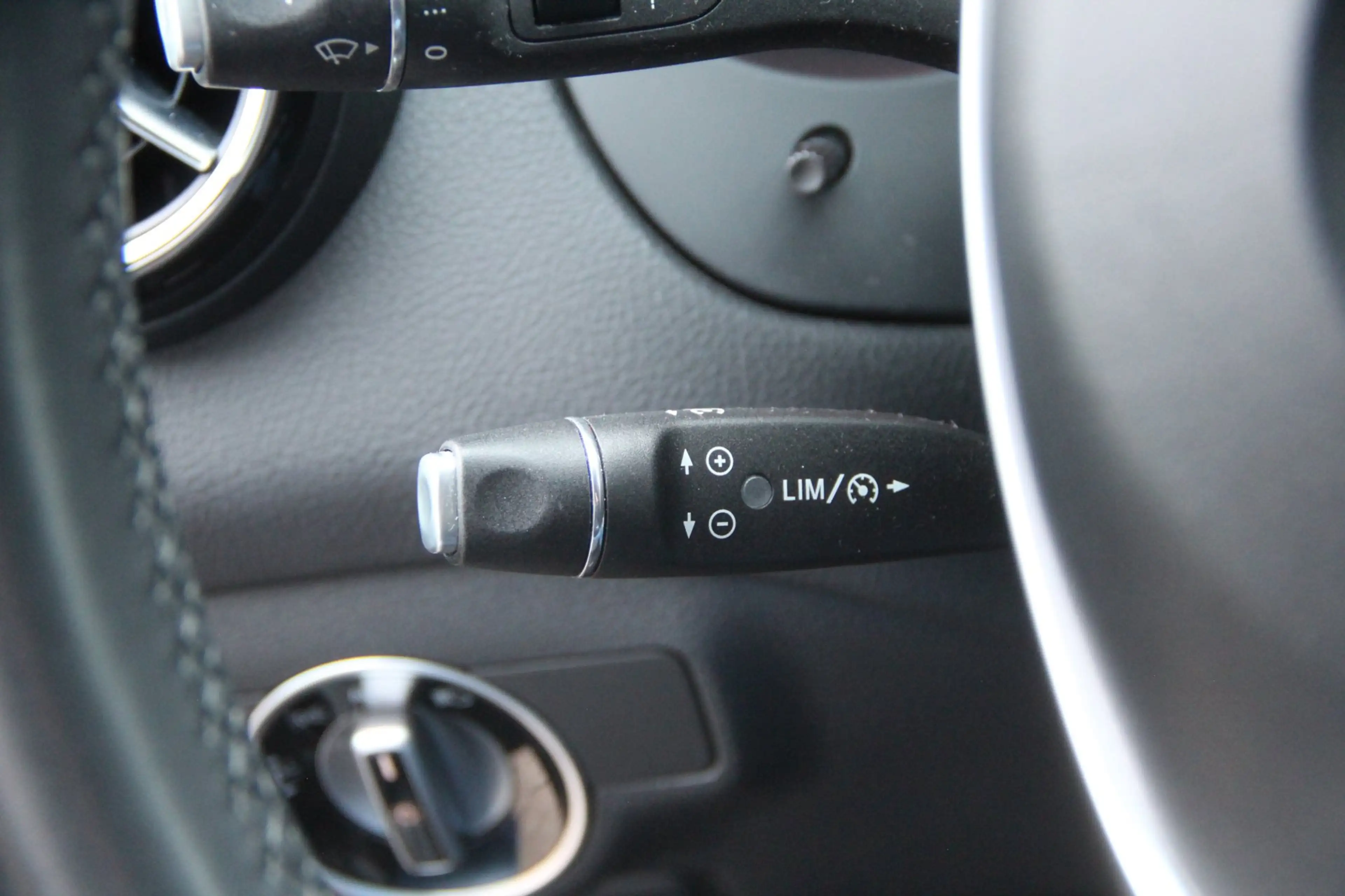 Mercedes-Benz GLA 220 4MATIC AMG Line | Navi | Dodehoekassist | LED | El — photo 31