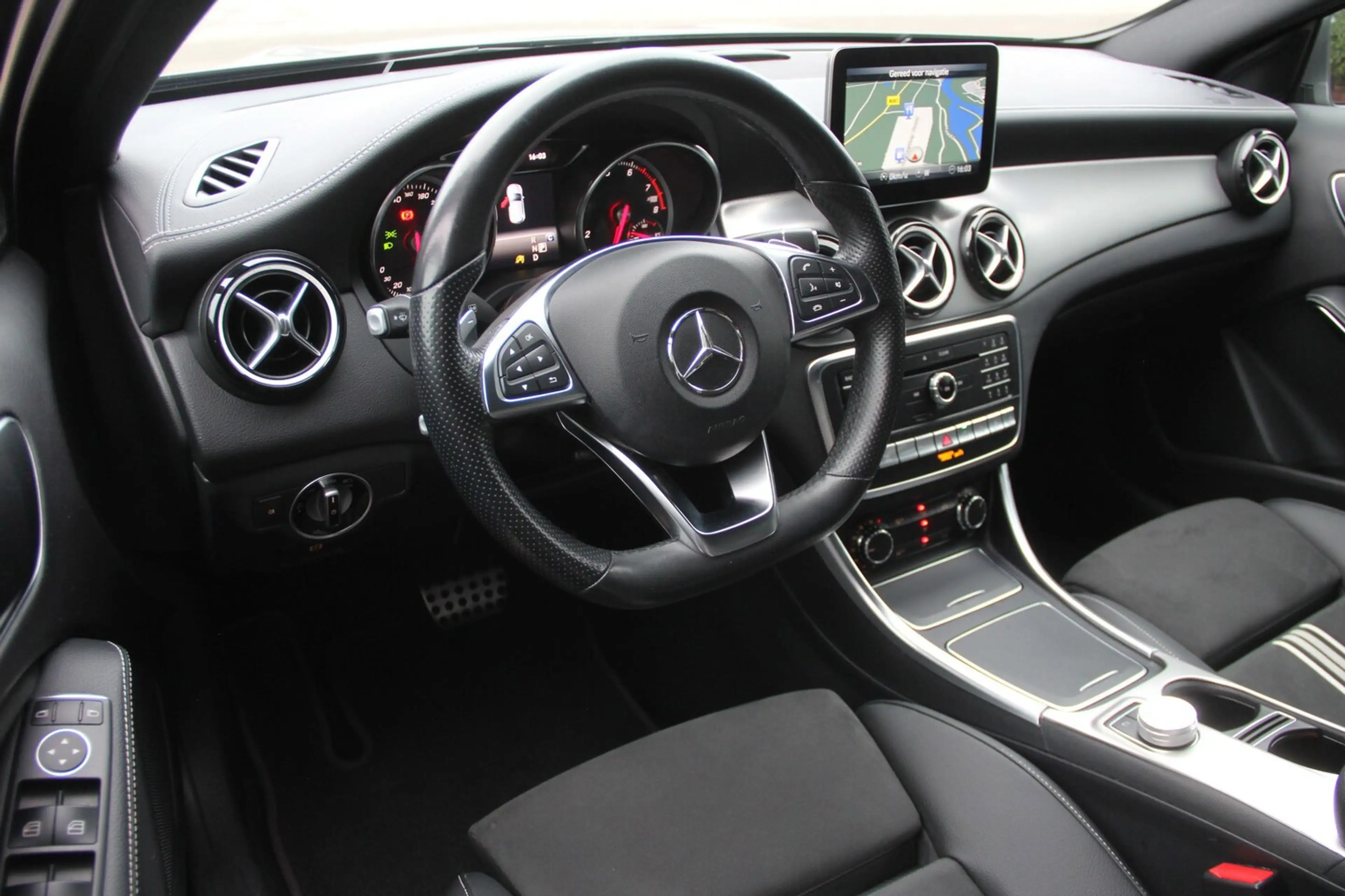 Mercedes-Benz GLA 220 4MATIC AMG Line | Navi | Dodehoekassist | LED | El — photo 9