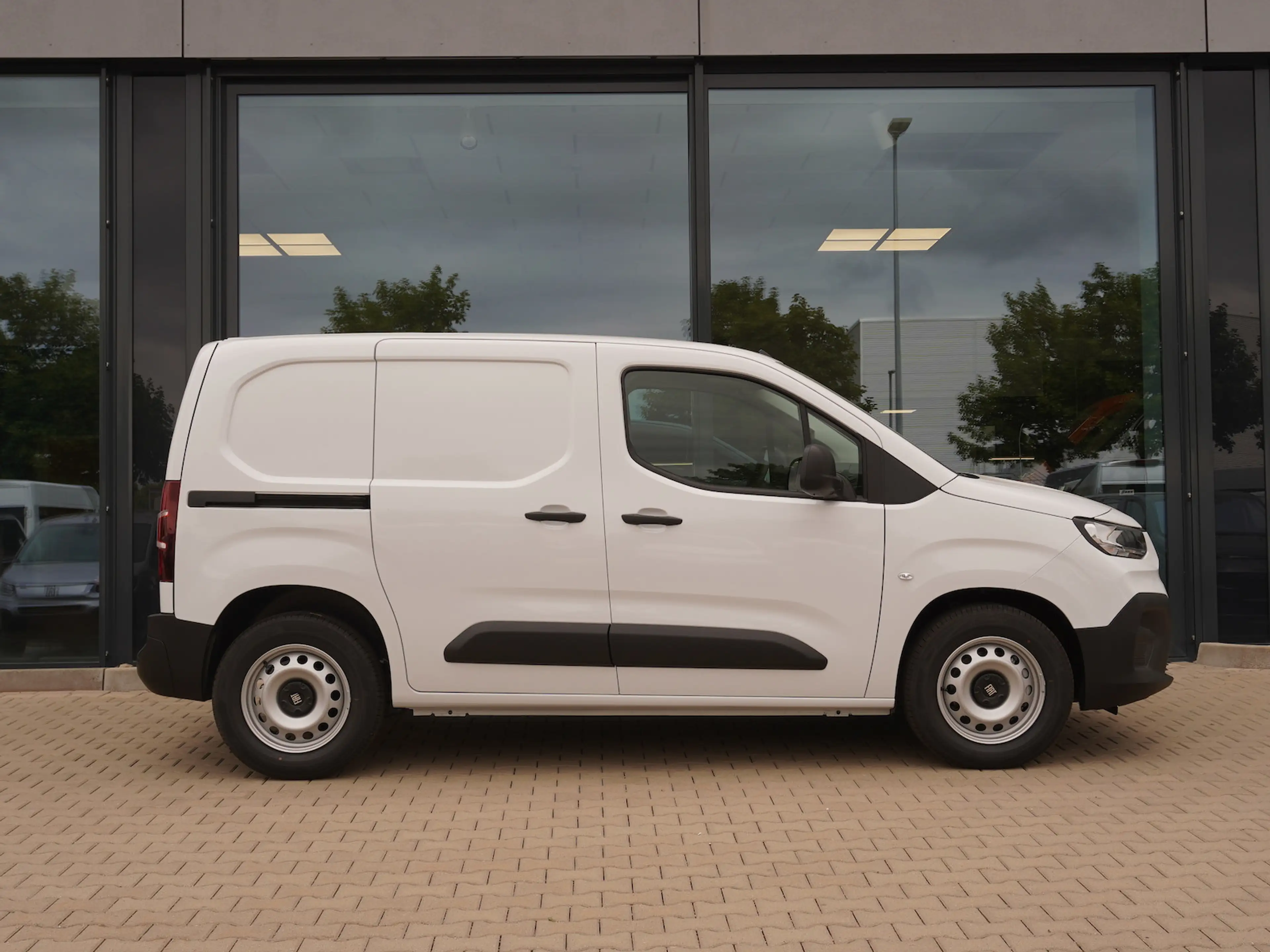 Fiat E-Doblo L1 50 kW/h / Wärmepumpe — photo 3