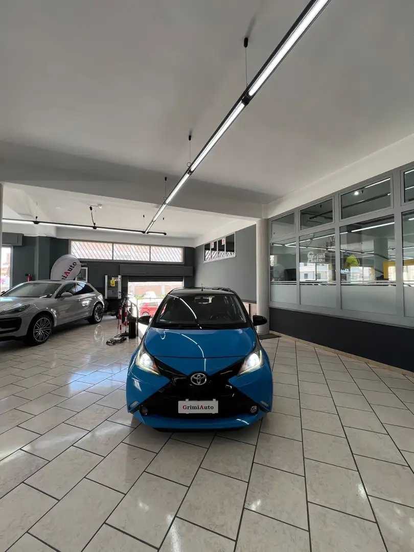Toyota Aygo Aygo 1.0 VVT-i 69 CV 5 porte x-cool MMT Blau - 2
