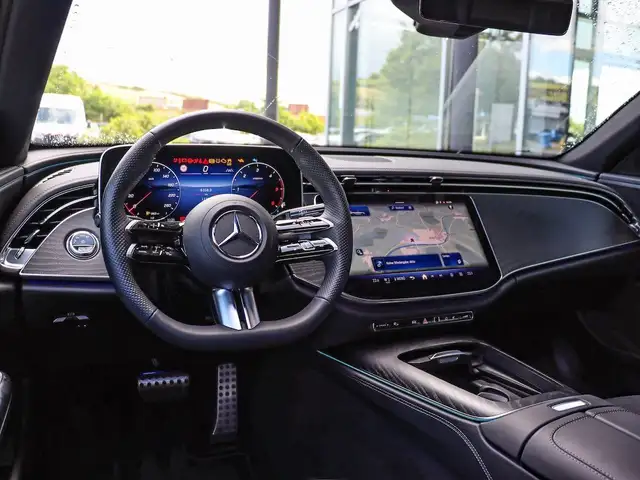 Mercedes-Benz 220 view 14