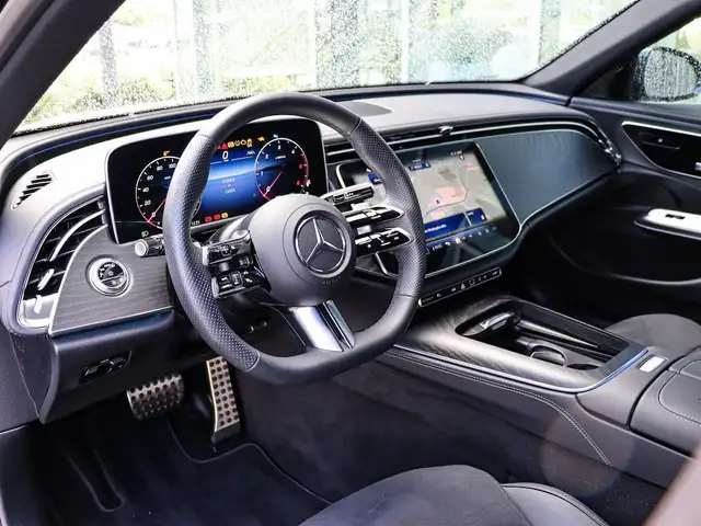 Mercedes-Benz 220 view 15