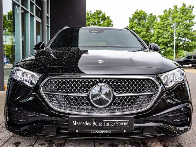 Mercedes-Benz 220 view 10