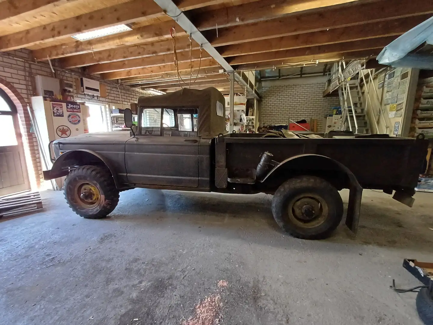 Jeep Wagoneer jeep kaiser M715 us army Vietnam troop wagoneer - 2