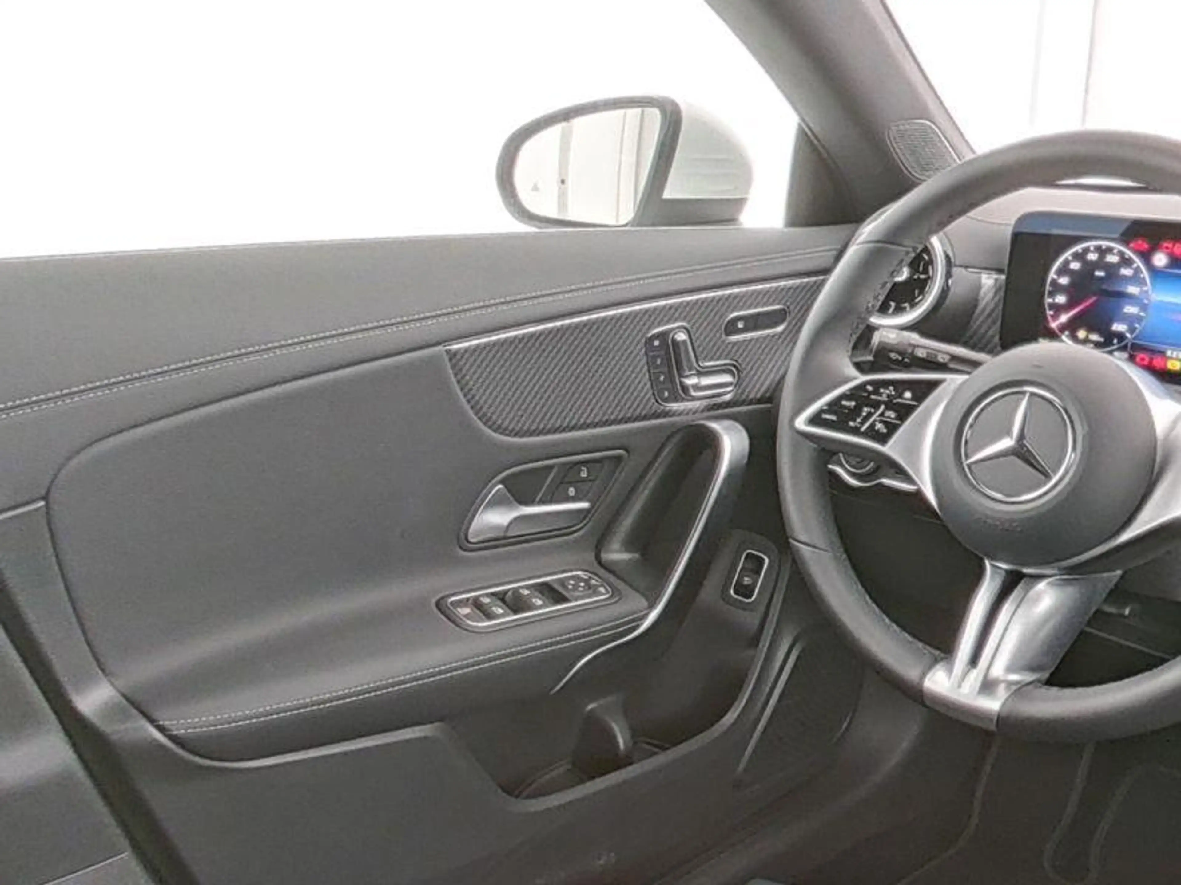 Mercedes-Benz CLA 180 Shooting Brake Luxury Line | Memory Zetels | 360° — photo 8