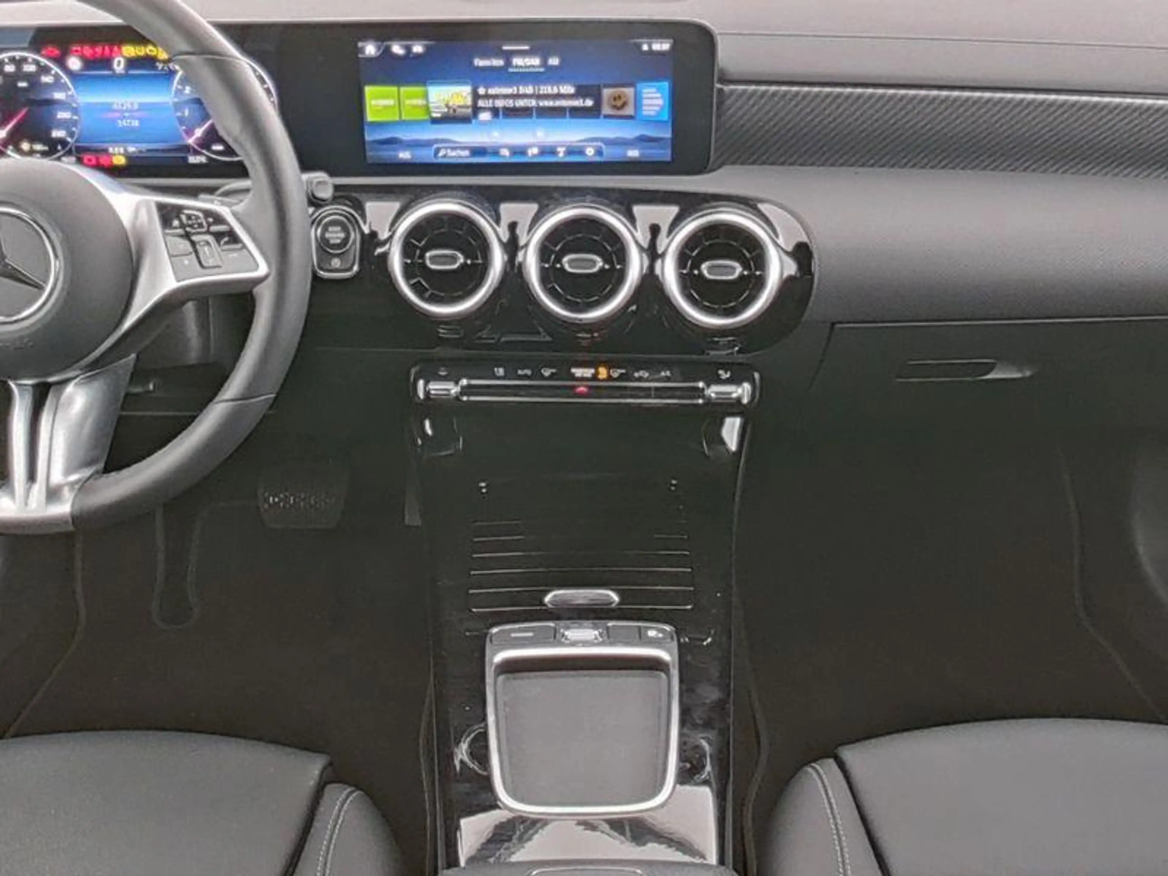 Mercedes-Benz CLA 180 Shooting Brake Luxury Line | Memory Zetels | 360° — photo 4