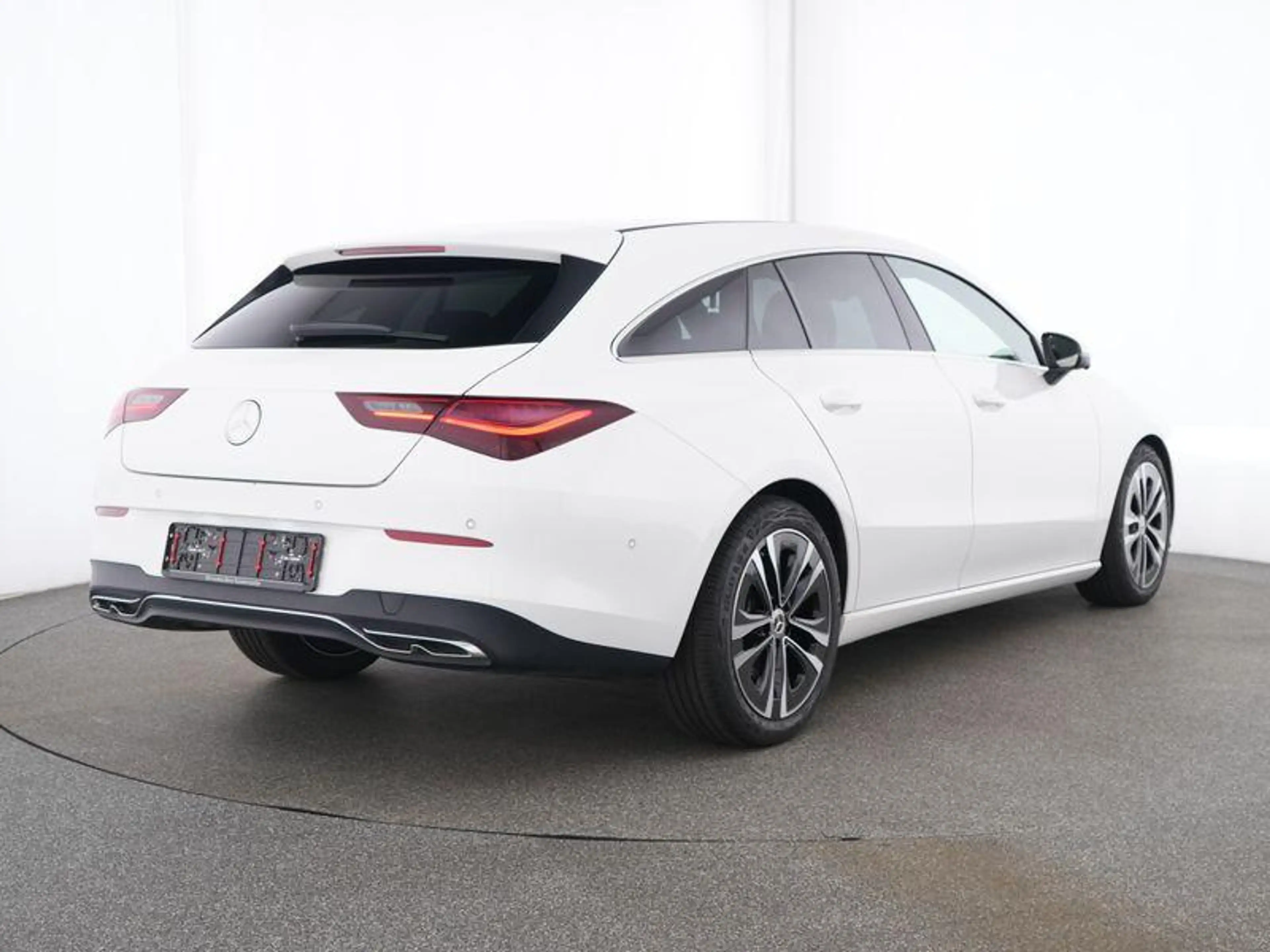 Mercedes-Benz CLA 180 Shooting Brake Luxury Line | Memory Zetels | 360° — photo 2