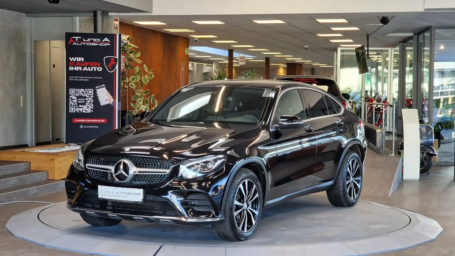 Mercedes-Benz GLC 220 d Coupe 4-Matic AMG-Paket Aut. *Kamera*Navi*Ambien Schwarz - 1