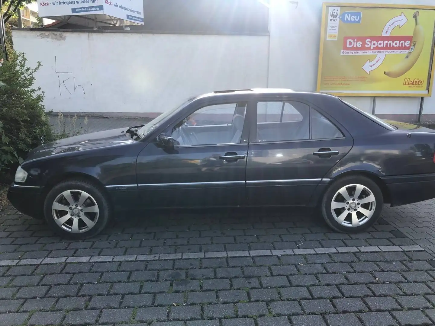 Mercedes-Benz 180 Bleu - 2