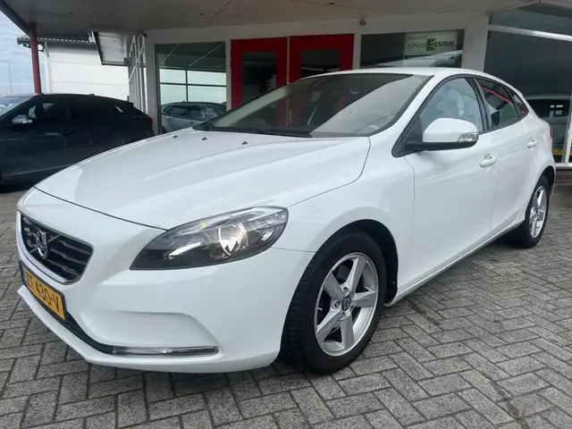 Volvo V40 1.6 T2  120 PK  Bluetooth  PDC Onderhoudshistorie