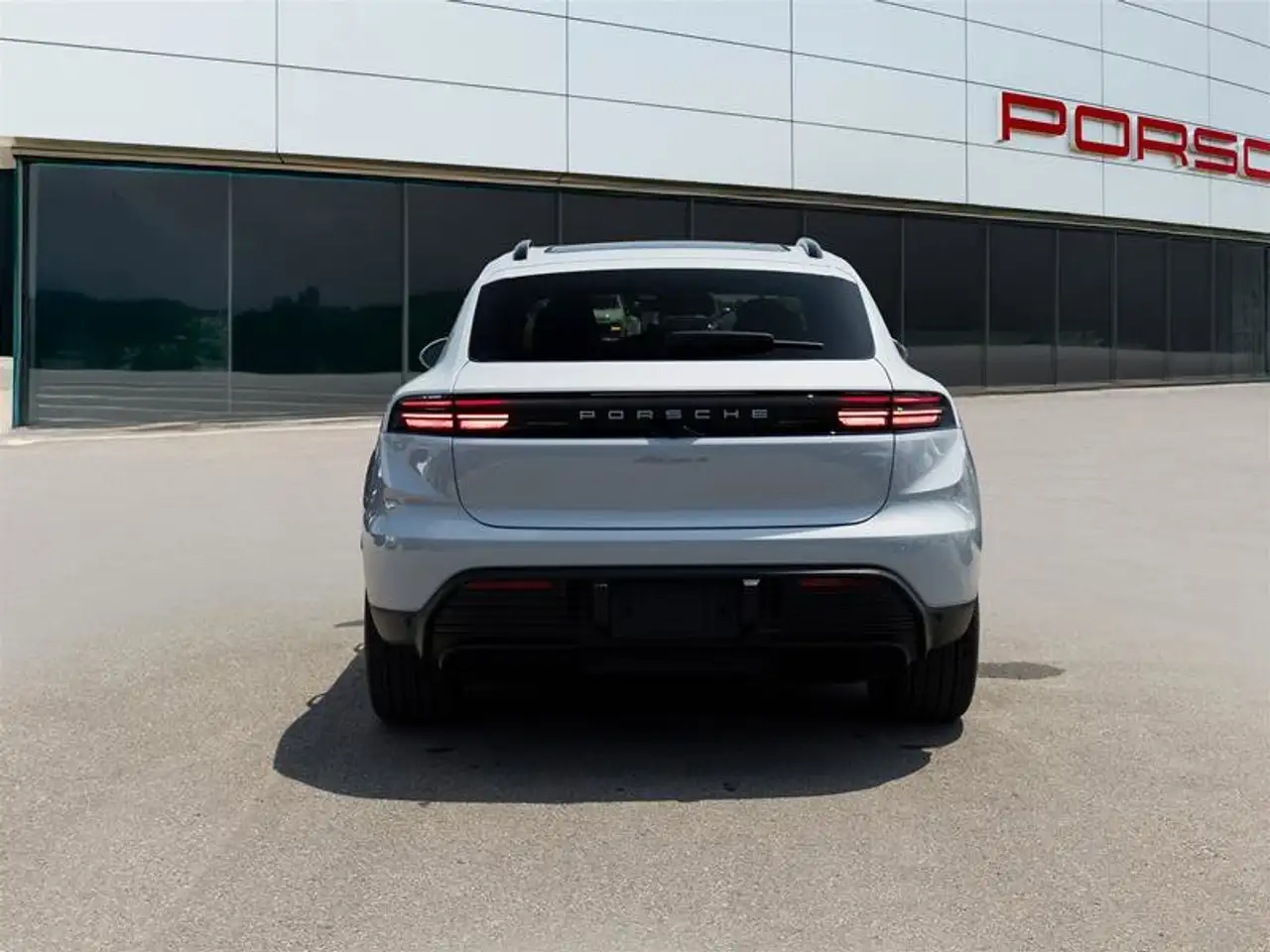 Porsche Macan снимка Porsche Macan