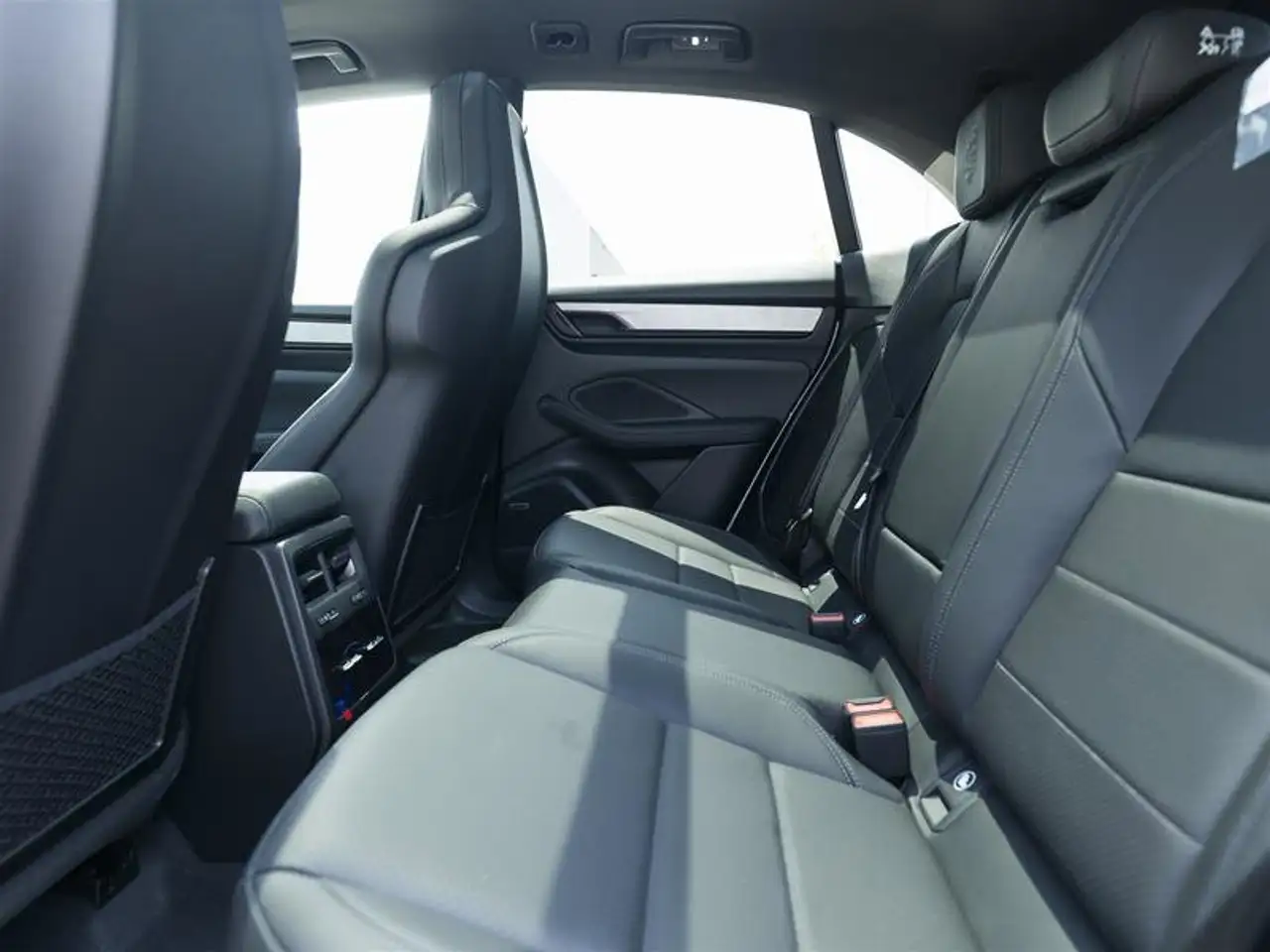 Porsche Macan снимка Porsche Macan