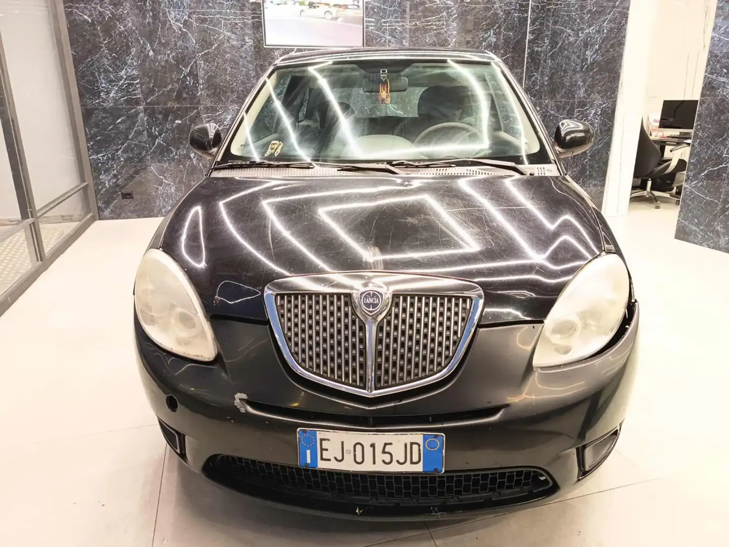 Lancia Ypsilon 1.2 69 CV Unyca Nero - 1