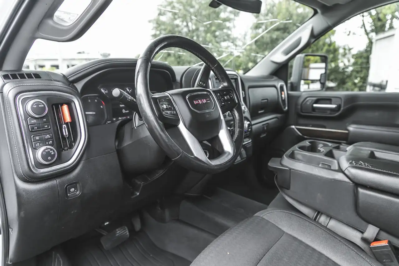GMC Sierra 3500HD снимка GMC Sierra 3500HD