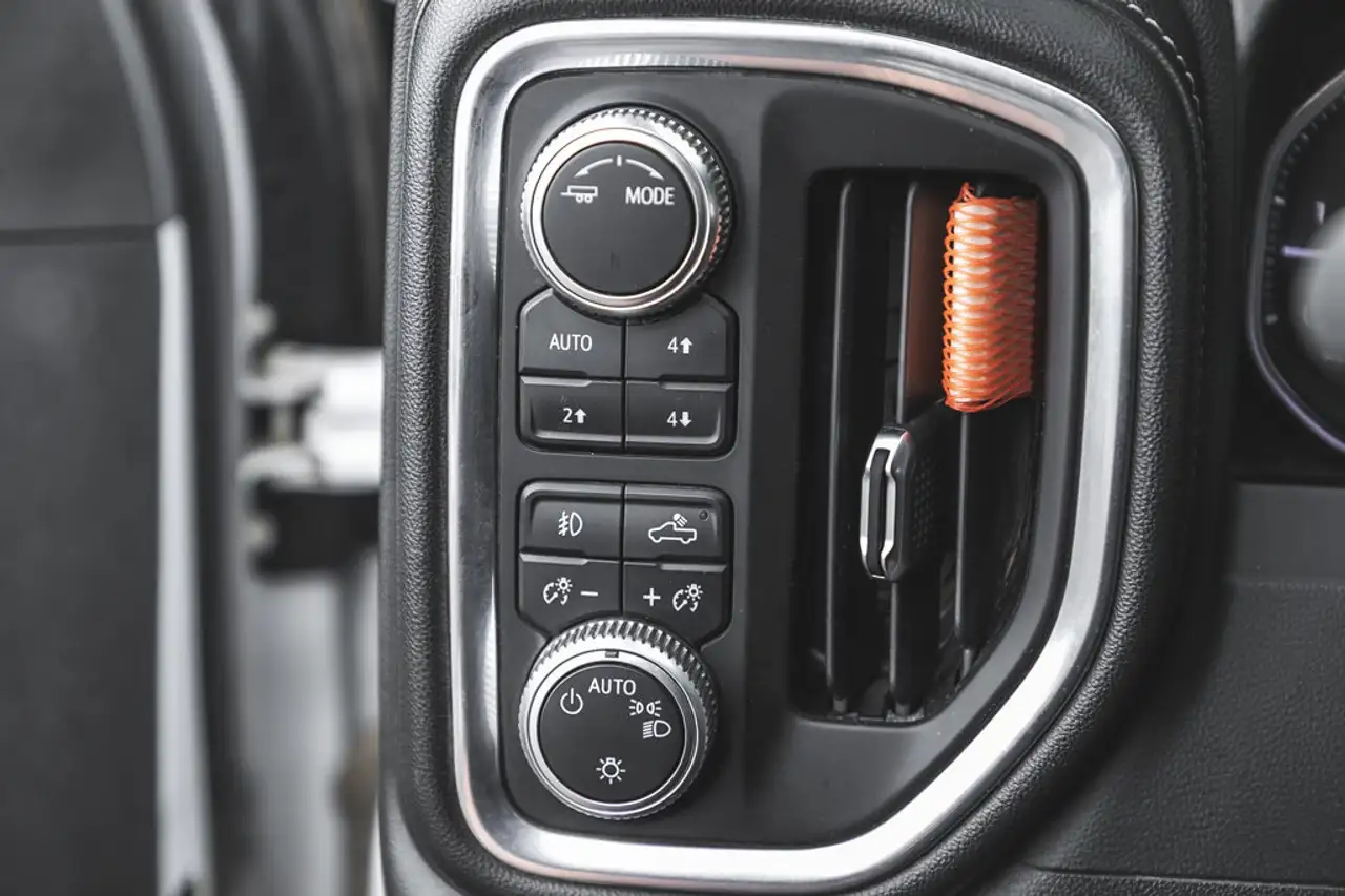 GMC Sierra 3500HD снимка GMC Sierra 3500HD