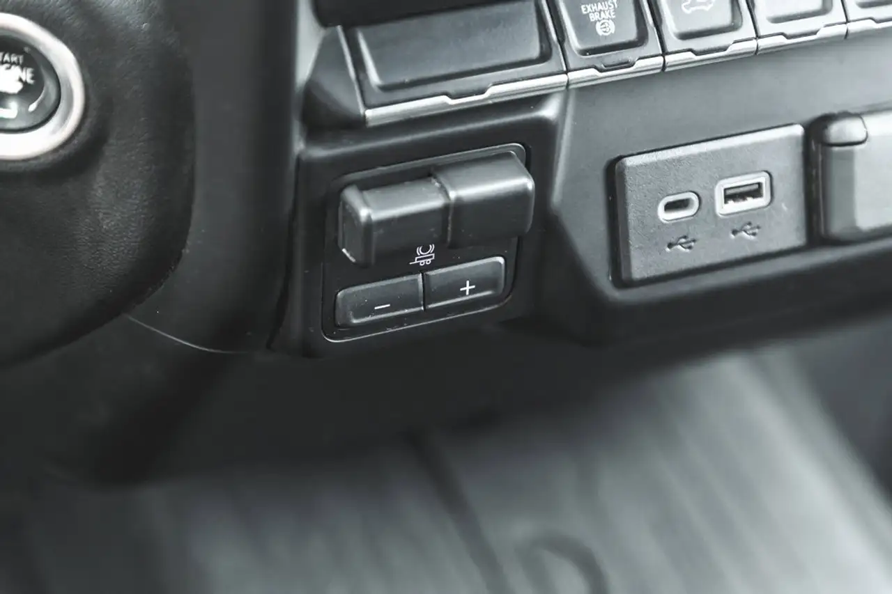 GMC Sierra 3500HD снимка GMC Sierra 3500HD