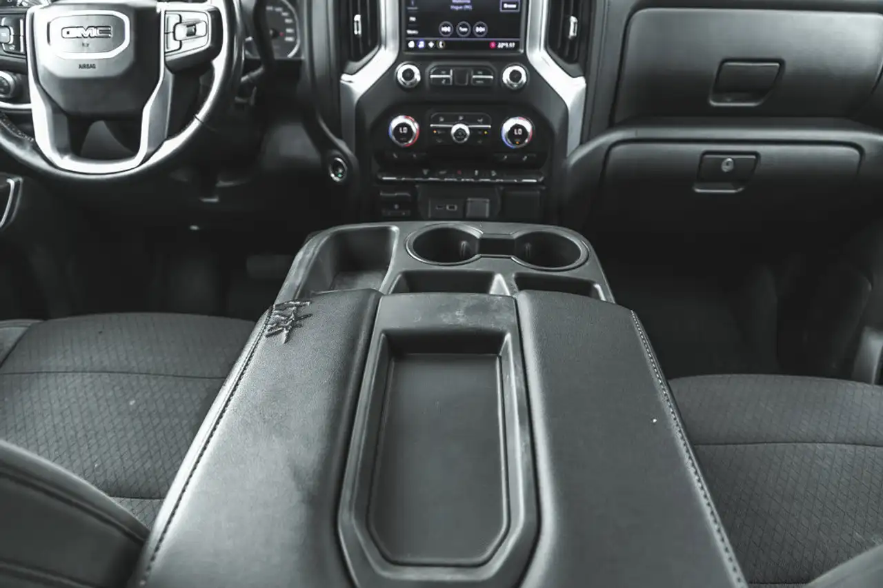 GMC Sierra 3500HD снимка GMC Sierra 3500HD