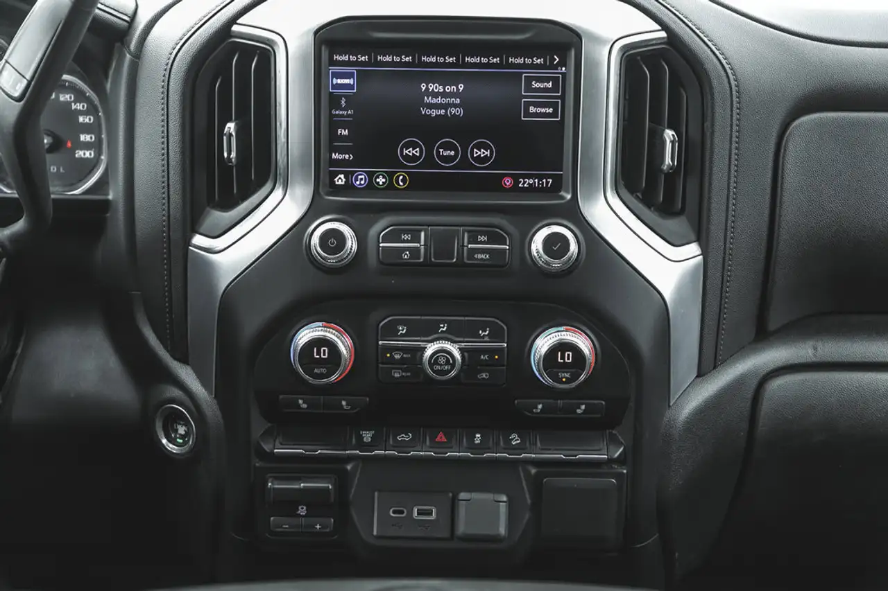 GMC Sierra 3500HD снимка GMC Sierra 3500HD