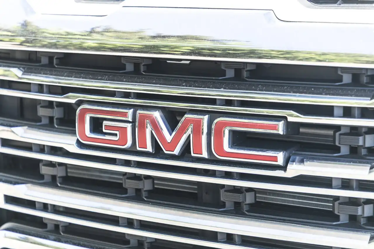 GMC Sierra 3500HD снимка GMC Sierra 3500HD